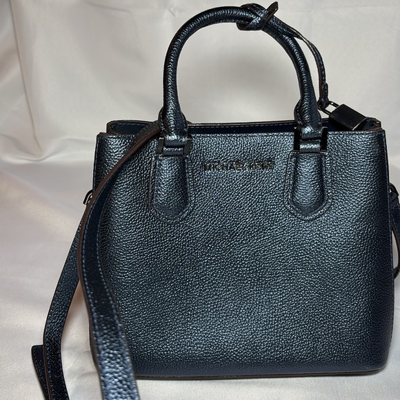 🔥 SALE! Michael Kors Adele Midnight Crossbody Bag with Adjustable Strap - Picture 2 of 16